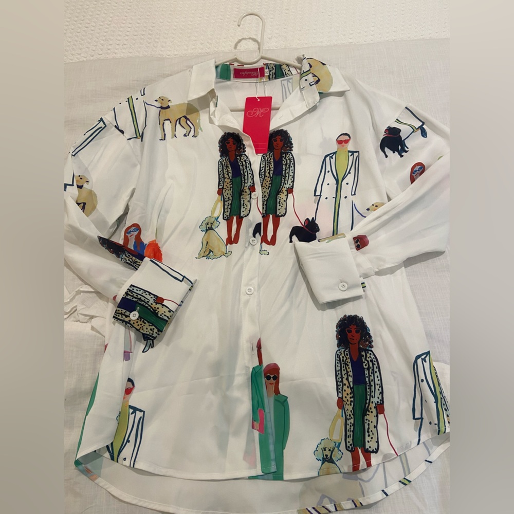 Brand NWT Mundefeis Chic Dogs Button Down Blouse. Size Small